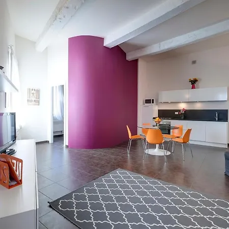 Apartment Glam