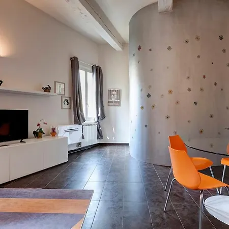 Apartment Glam *